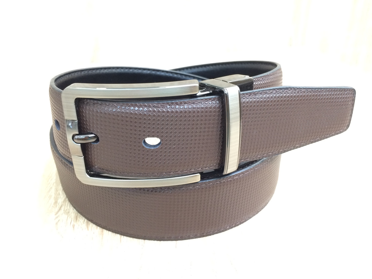 

Ремень двусторонний Alon 105-125 см. кофейный тиснение / черный B1K0025
