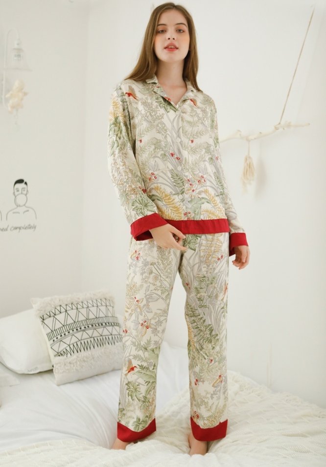 

Пижама женская Leaves Berni Fashion (M) Бежевый