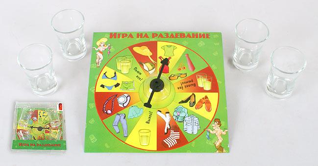 

Игра настольная Рулетка питейная - На раздевание картон 17х17х4 см (в наборе 4 стопки) Bona DP44057