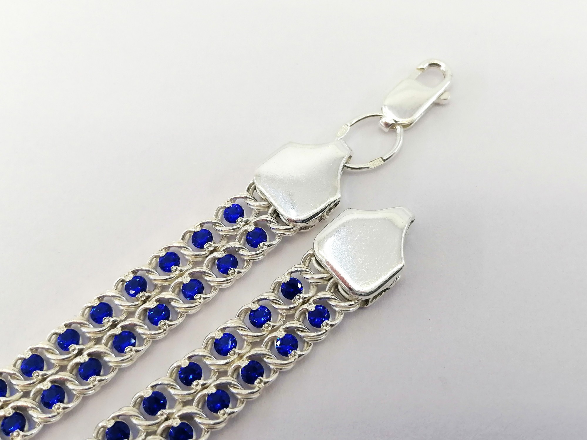 

Серебряный женский браслет двойной Арабский бисмарк с синими камнями 22см / 9мм белый