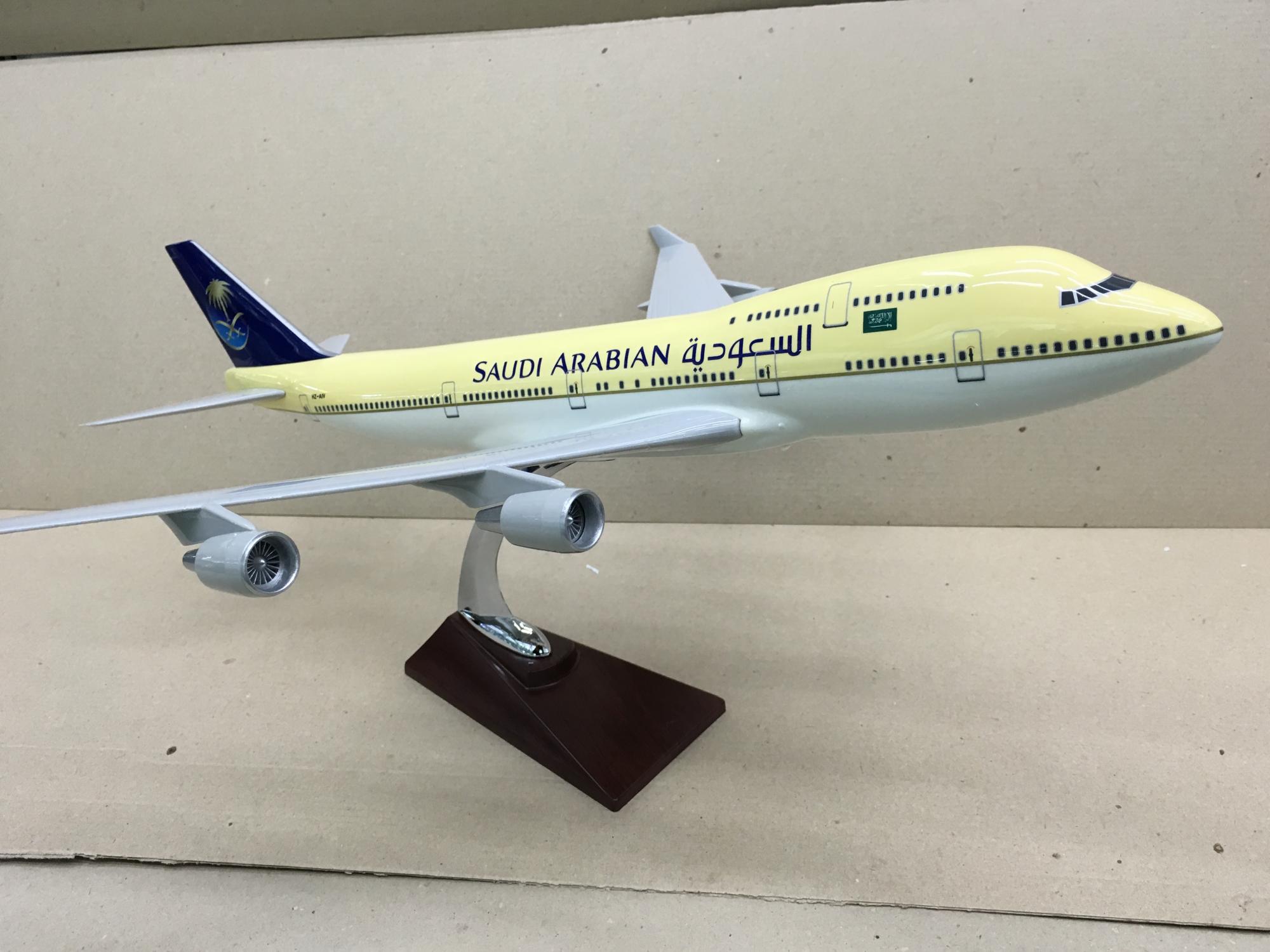 

Модель самолета Shantou Tongde Boeing 747 Saudi Arabia 47cm