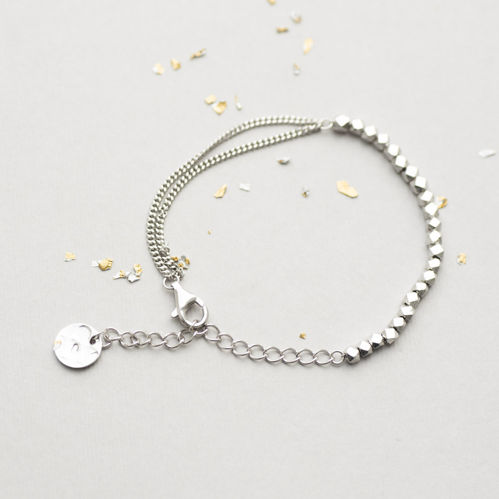 

Серебряный браслет ОНИКС с шариками (вес 6.7 г) модели пр-141258-6,7-20