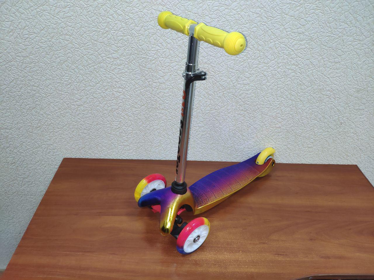 

Детский самокат Scooter Premium,Р 72D, MAXI, радуга с желтой ручкой