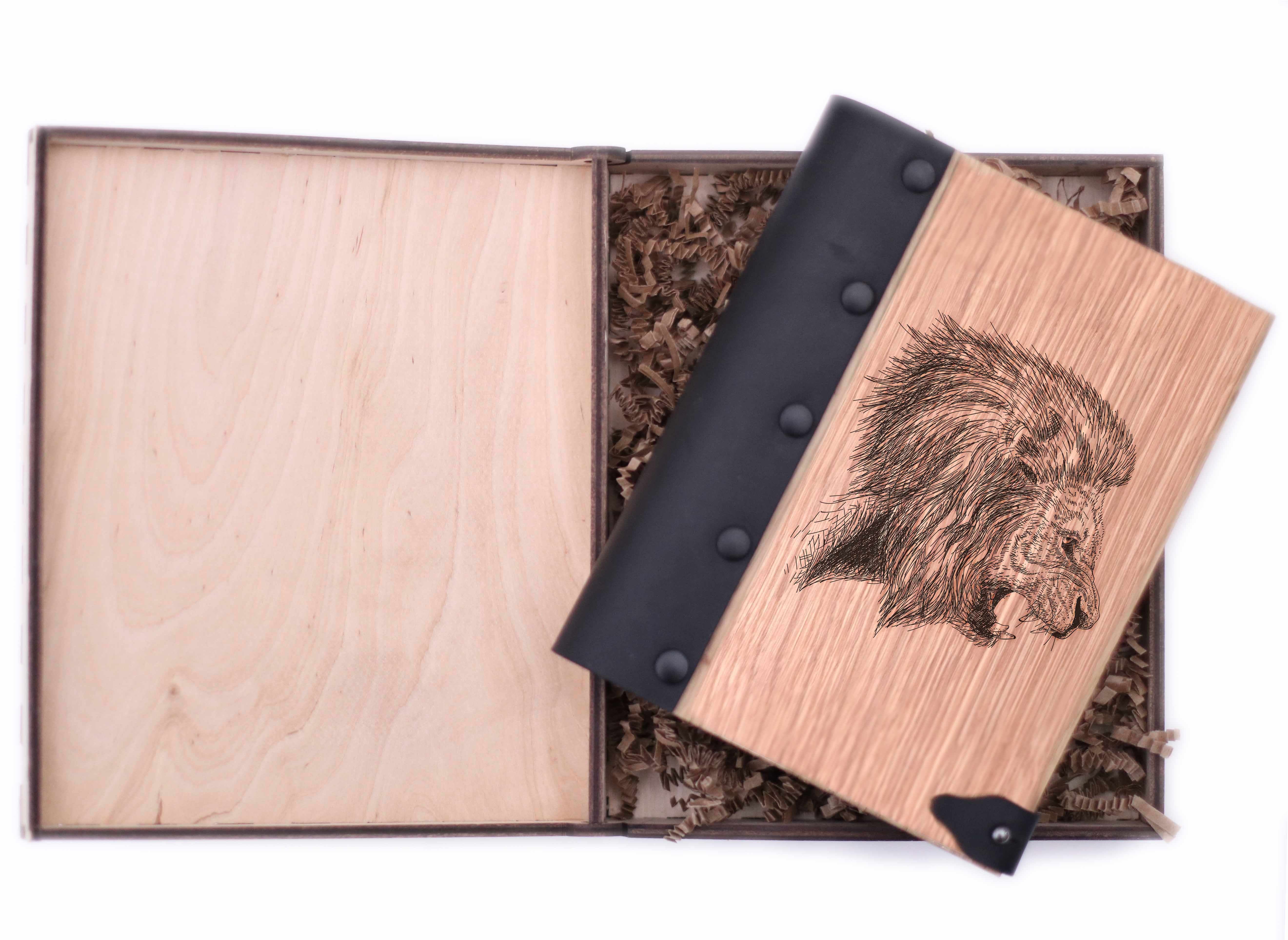 

Блокнот WOODEN NOTEBOOK Лев 01 Деревянная обложка А6 в точку 80 листов (WN0071)
