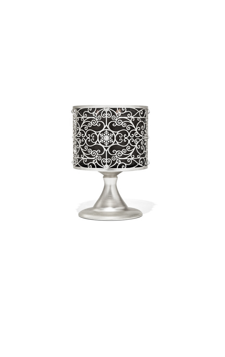 

Подсвечник Bath & Body Works ORNATE SNOWFLAKE SCROLL PEDESTAL Bath and Body Works BBW0028W Один размер Серебристый металлик