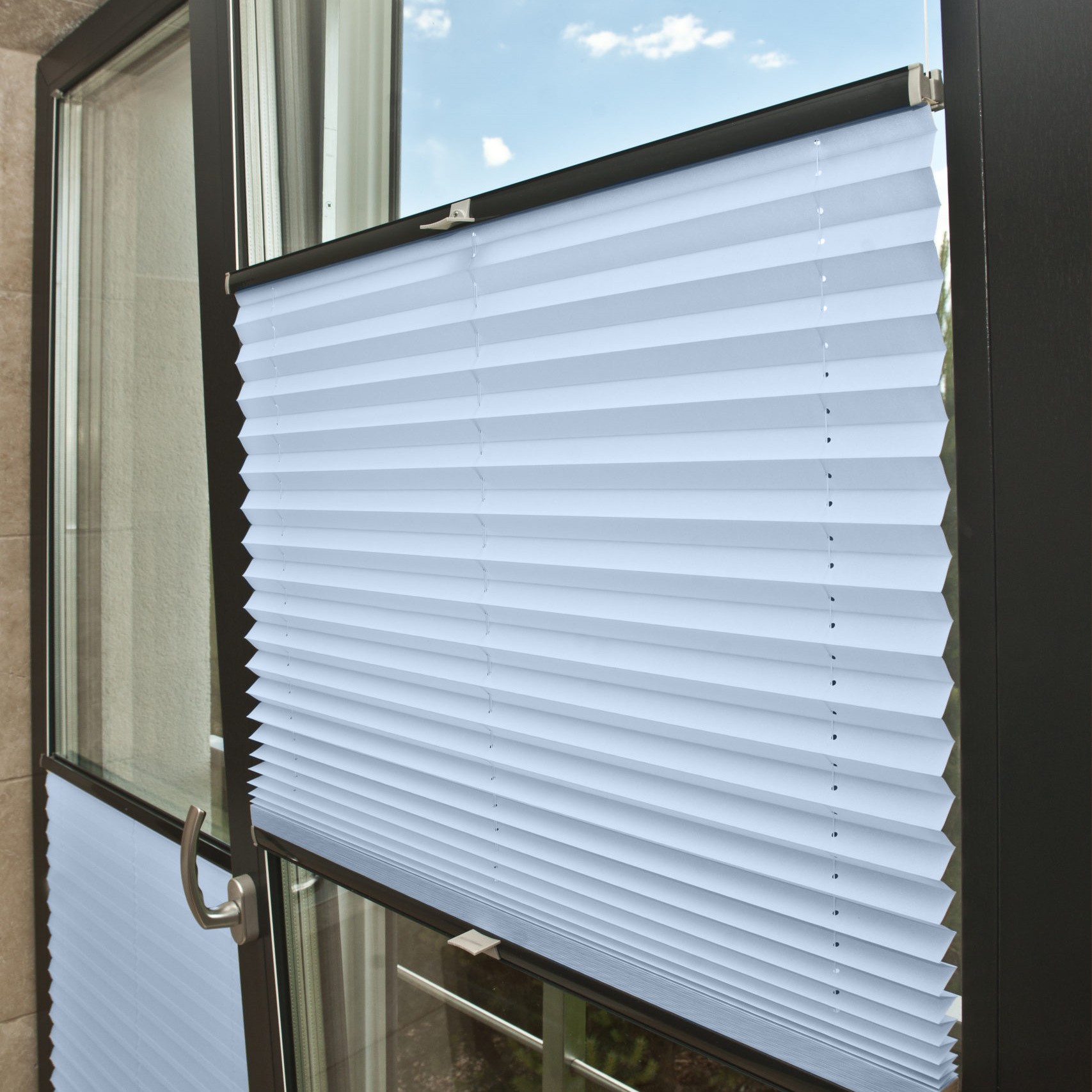 

Жалюзи плиссе Butterfly perl Ярко-голубой (2-25148) 50x140 см