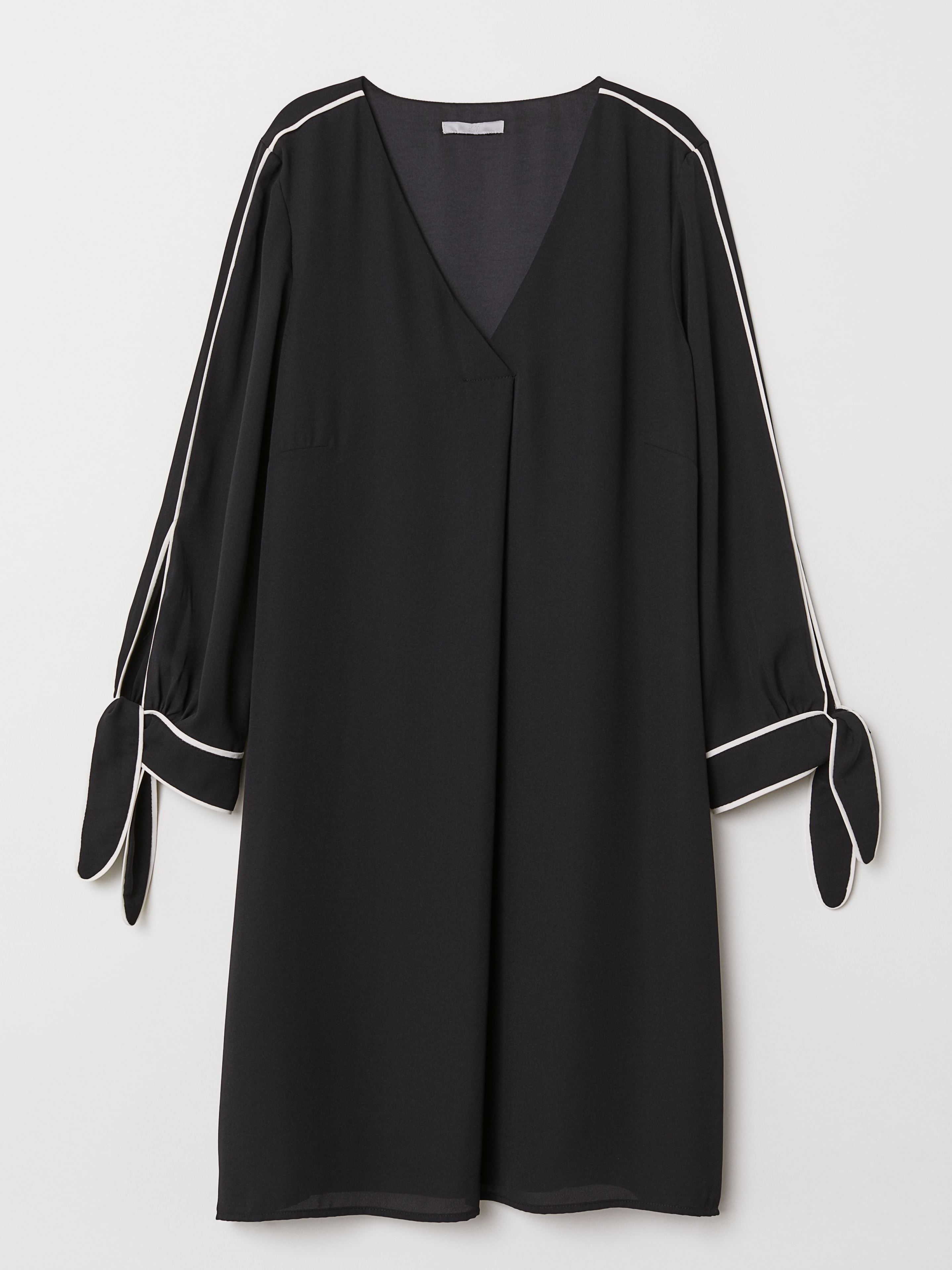 

Платье с треугольным вырезом H&M 0683968 S Черный