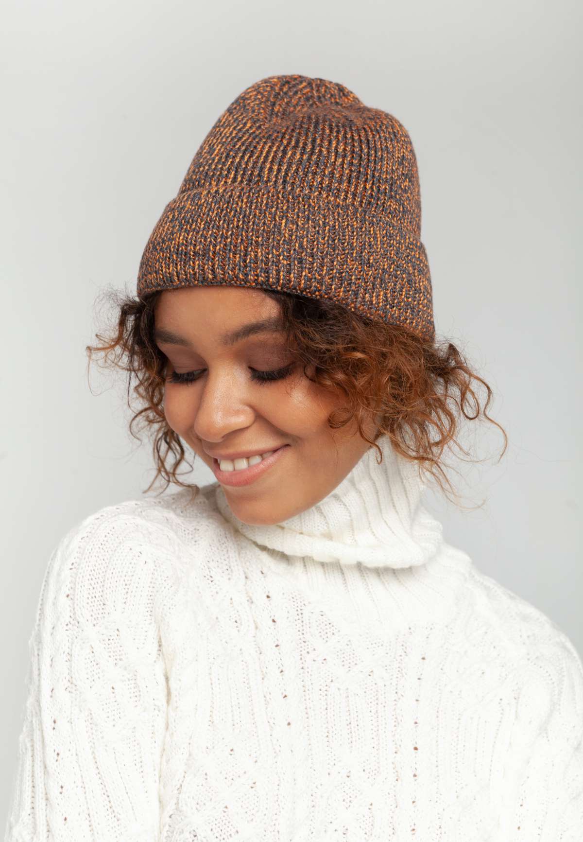 

Шапка Наталка 0137Н S терракот- тем.серый