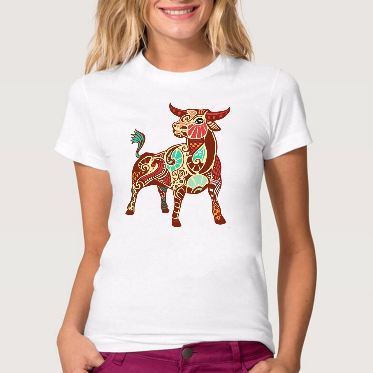 

Футболка женская JHK T-Shirt с принтом "Бык с орнаментом" M белая