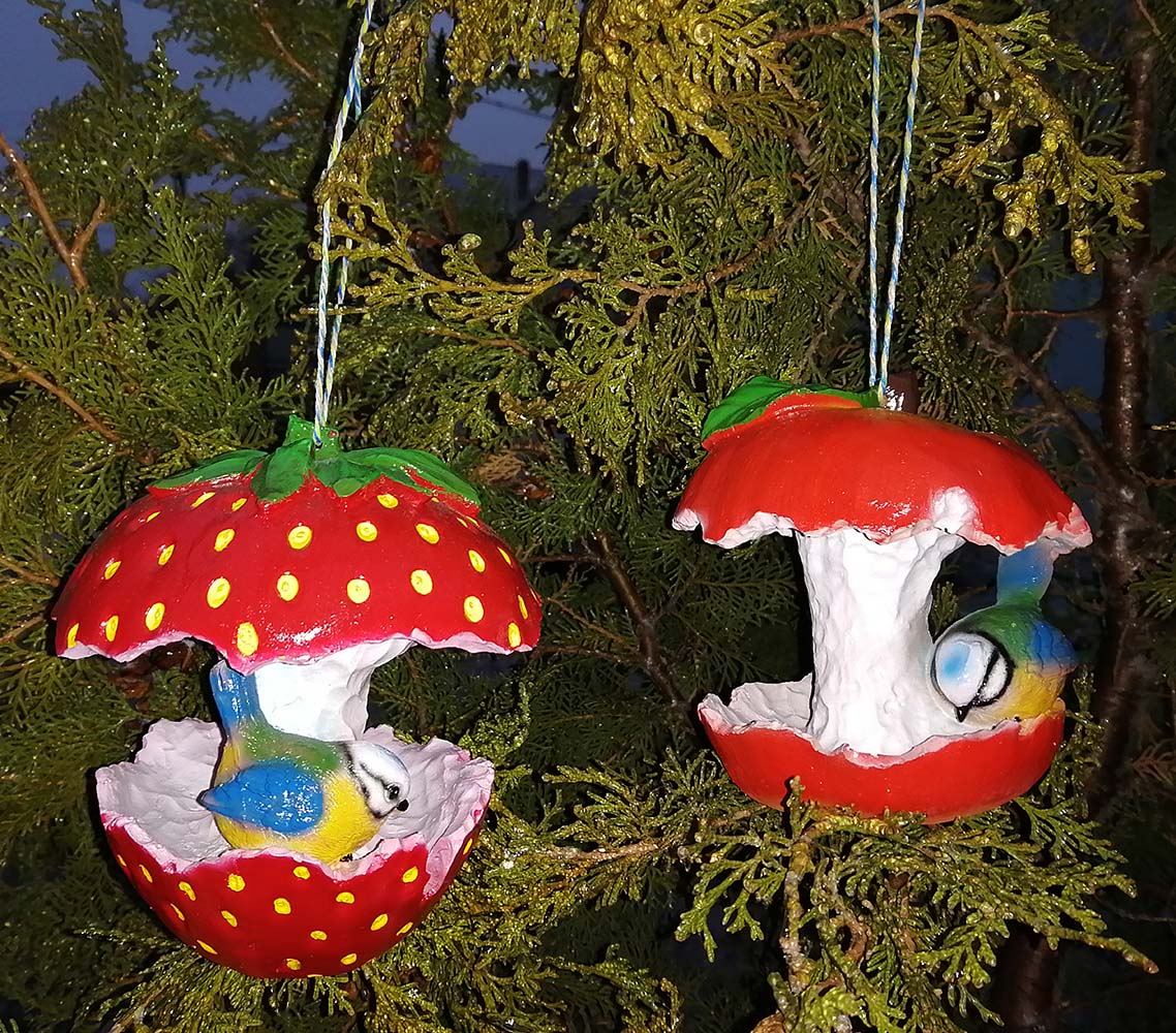 

Кормушка для птиц Синичка на яблоке и Синичка на клубнике 5.01161-01162