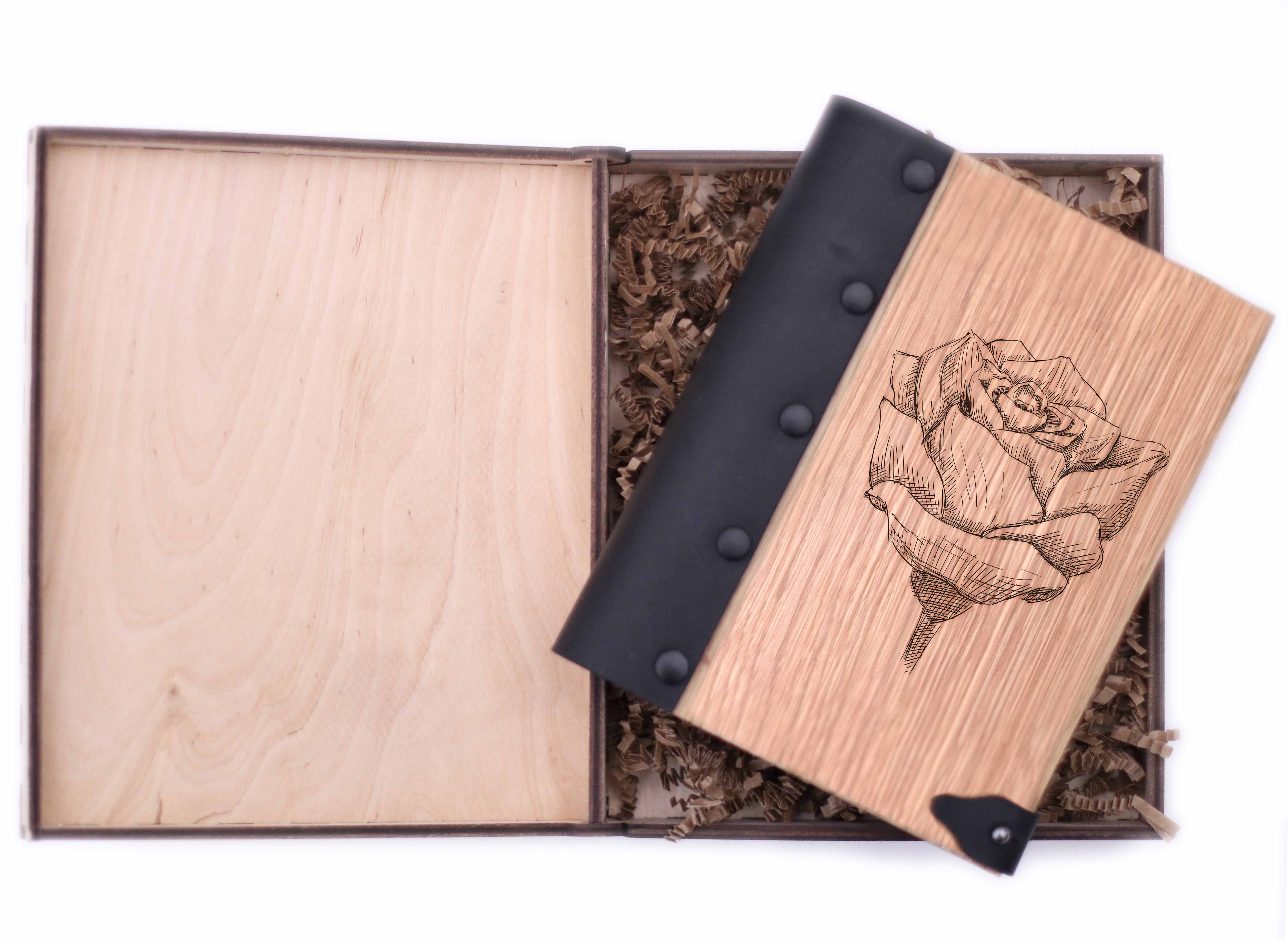 

Блокнот WOODEN NOTEBOOK Роза Деревянная обложка А6 в точку 80 листов (WN0129)