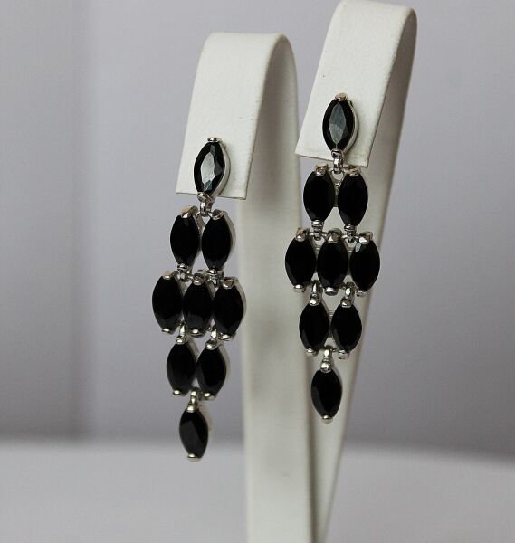 

Серебряные серьги гвоздики "Black Bunch"