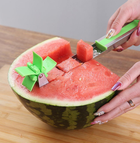 Пристосування для нарізки кавуна і дині SUNROZ Watermelon Slicer чимось слайсер Зелений (SUN4801) - зображення 4