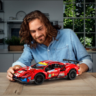 Zestaw klocków LEGO Technic Ferrari 488 GTE AF Corse #51 1677 elementów (42125) - obraz 3