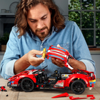 Zestaw klocków LEGO Technic Ferrari 488 GTE AF Corse #51 1677 elementów (42125) - obraz 4