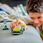 Zestaw klocków LEGO City Elektryczny samochód sportowy 95 elementów (60383) - obraz 5