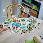 Конструктор LEGO City Багатоквартирний будинок 688 деталей (60365) - зображення 4