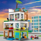 Конструктор LEGO City Багатоквартирний будинок 688 деталей (60365) - зображення 7