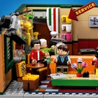 Zestaw LEGO Ideas Centralna kawiarnia 1070 elementów (21319) - obraz 9