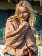 Sweter damski luźny Fobya Sweater F1102 One Size Caramel (5903707111527) - obraz 3