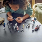 Zestaw klocków Lego Star Wars Zestaw bitewny z żołnierzem armii klonów i droidem bojowym (75372) - obraz 9