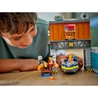 Zestaw klocków Lego City Policyjna motorówka i kryjówka oszustów 311 elementów (60417) - obraz 7