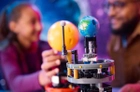Конструктор LEGO Technic Планета Земля та Місяць на орбіті 526 деталей (42179) - зображення 7