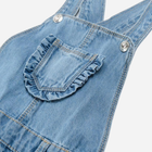 Дитячий джинсовий напівкомбінезон для дівчинки Cool Club CJG2412627 110 см Блакитний (5903977311405) - зображення 3