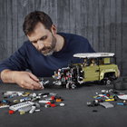 Zestaw konstrukcyjny LEGO TECHNIC Land Rover Defender 2573 elementy (42110) - obraz 6