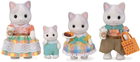 Набір фігурок Sylvanian Families Latte Cat Family з аксесуарами 9 шт (5054131057384) - зображення 2