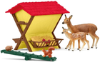 Ігровий набір із фігурками Schleich Farm World Feeding The Forest Animals (4059433709420) - зображення 4