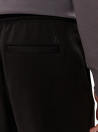 Krótkie spodenki męskie luźne Calvin Klein Jeans J30J325129-BEH M Czarne (8720109369465) - obraz 4
