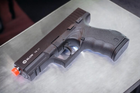 Стартовый сигнальный пистолет Blow TR 17 (Glock) + дополнительный магазин (9 мм) - изображение 3