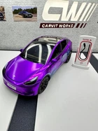 Колекційна модель Tesla Model Y із зарядною станцією, 1:24, фіолетовий металік