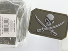 Нашивка MiL-tec Пиратский флаг 3D резиновая на липучке олива 5,5*7,5 см (16832201) - изображение 5